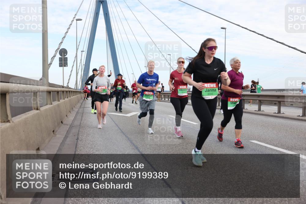 03.10.2025 - Köhlbrandbrückenlauf Lena Gebhardt http://msf.ph/oto/9199389 03.10.2025 15:38:29 Position 1 8564 meine-sportfotos.de
