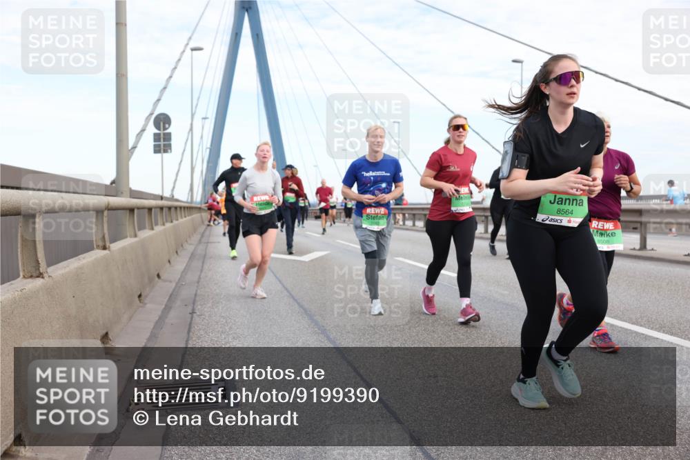03.10.2025 - Köhlbrandbrückenlauf Lena Gebhardt http://msf.ph/oto/9199390 03.10.2025 15:38:29 Position 1 7183, 8564, 8508 meine-sportfotos.de