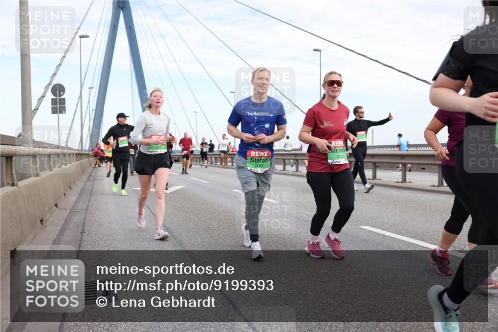 03.10.2025 - Köhlbrandbrückenlauf Lena Gebhardt http://msf.ph/oto/9199393 03.10.2025 15:38:30 Position 1 8603, 7183, 7254 meine-sportfotos.de