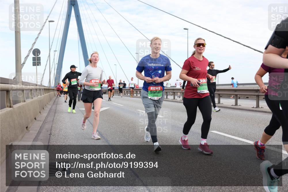 03.10.2025 - Köhlbrandbrückenlauf Lena Gebhardt http://msf.ph/oto/9199394 03.10.2025 15:38:30 Position 1 7183, 7254 meine-sportfotos.de