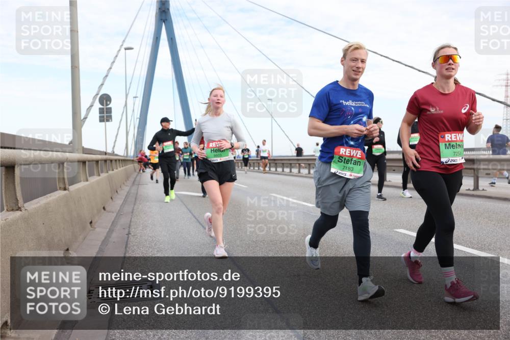 03.10.2025 - Köhlbrandbrückenlauf Lena Gebhardt http://msf.ph/oto/9199395 03.10.2025 15:38:30 Position 1 8603, 7183, 7254 meine-sportfotos.de