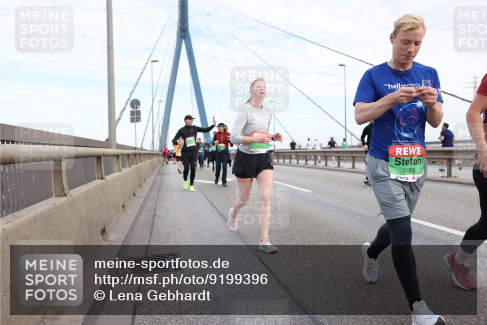 03.10.2025 - Köhlbrandbrückenlauf Lena Gebhardt http://msf.ph/oto/9199396 03.10.2025 15:38:31 Position 1 20, 8603, 7183 meine-sportfotos.de