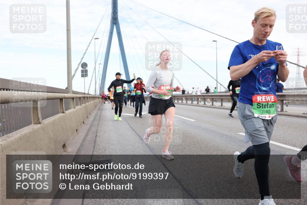 03.10.2025 - Köhlbrandbrückenlauf Lena Gebhardt http://msf.ph/oto/9199397 03.10.2025 15:38:31 Position 1 20, 7183 meine-sportfotos.de