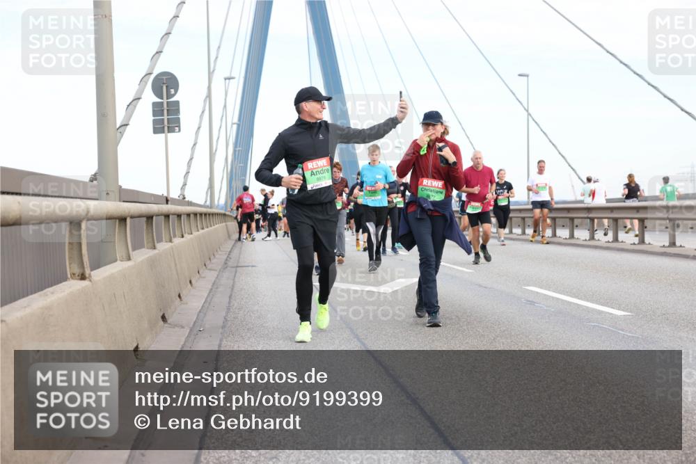 03.10.2025 - Köhlbrandbrückenlauf Lena Gebhardt http://msf.ph/oto/9199399 03.10.2025 15:38:32 Position 1 8876 meine-sportfotos.de