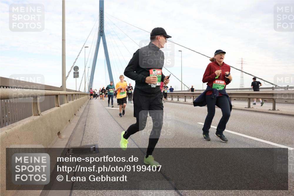 03.10.2025 - Köhlbrandbrückenlauf Lena Gebhardt http://msf.ph/oto/9199407 03.10.2025 15:38:35 Position 1 76 meine-sportfotos.de