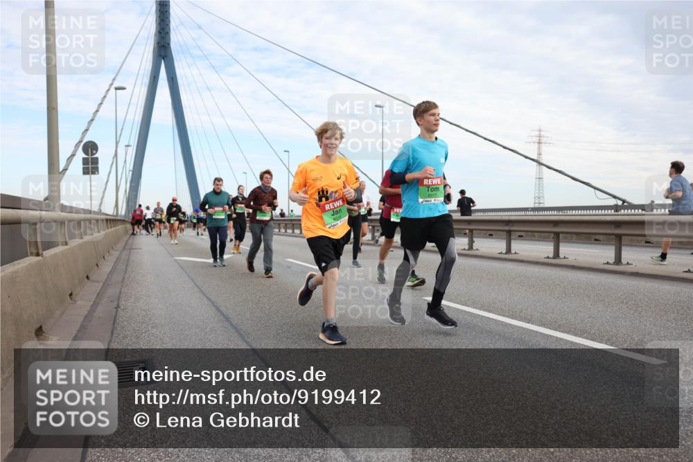 03.10.2025 - Köhlbrandbrückenlauf Lena Gebhardt http://msf.ph/oto/9199412 03.10.2025 15:38:36 Position 1 8316, 8317 meine-sportfotos.de