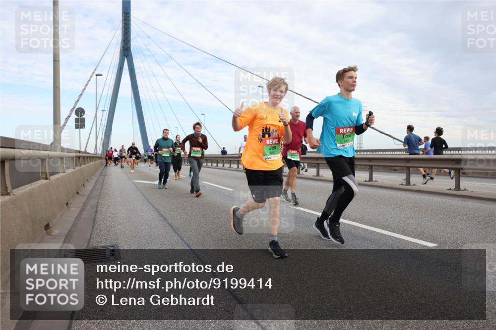 03.10.2025 - Köhlbrandbrückenlauf Lena Gebhardt http://msf.ph/oto/9199414 03.10.2025 15:38:36 Position 1 8317 meine-sportfotos.de