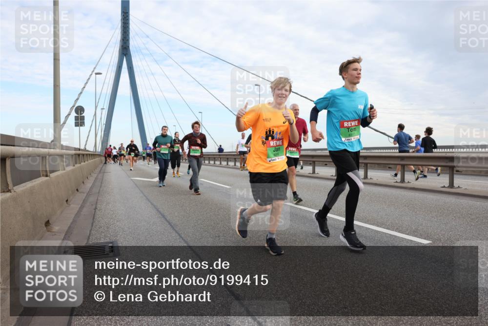 03.10.2025 - Köhlbrandbrückenlauf Lena Gebhardt http://msf.ph/oto/9199415 03.10.2025 15:38:36 Position 1 8317 meine-sportfotos.de