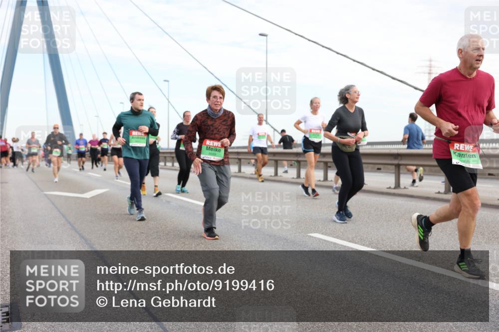 03.10.2025 - Köhlbrandbrückenlauf Lena Gebhardt http://msf.ph/oto/9199416 03.10.2025 15:38:37 Position 1 8689, 368 meine-sportfotos.de