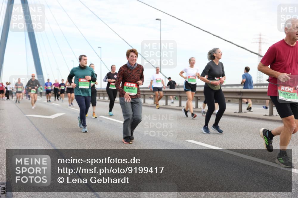 03.10.2025 - Köhlbrandbrückenlauf Lena Gebhardt http://msf.ph/oto/9199417 03.10.2025 15:38:37 Position 1 8689, 8368 meine-sportfotos.de