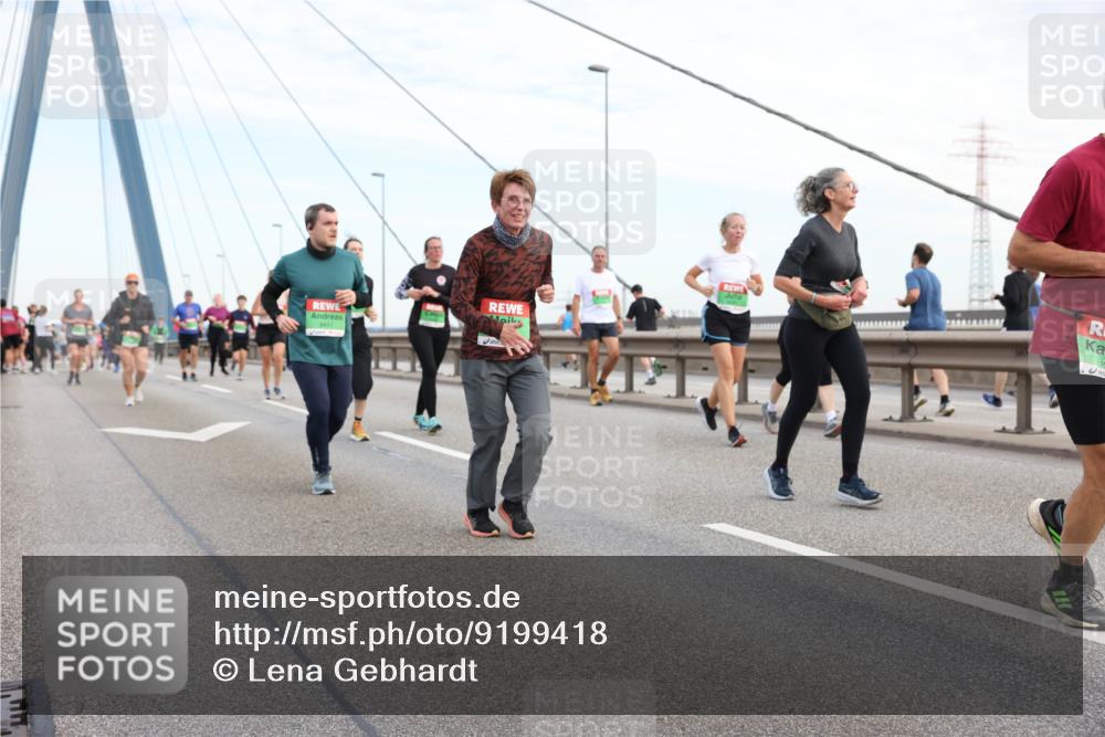 03.10.2025 - Köhlbrandbrückenlauf Lena Gebhardt http://msf.ph/oto/9199418 03.10.2025 15:38:37 Position 1 8411 meine-sportfotos.de