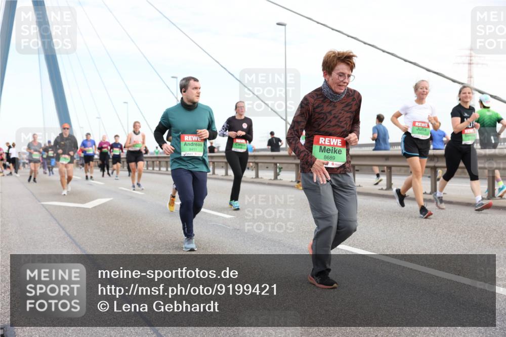 03.10.2025 - Köhlbrandbrückenlauf Lena Gebhardt http://msf.ph/oto/9199421 03.10.2025 15:38:38 Position 1 8411, 8689 meine-sportfotos.de