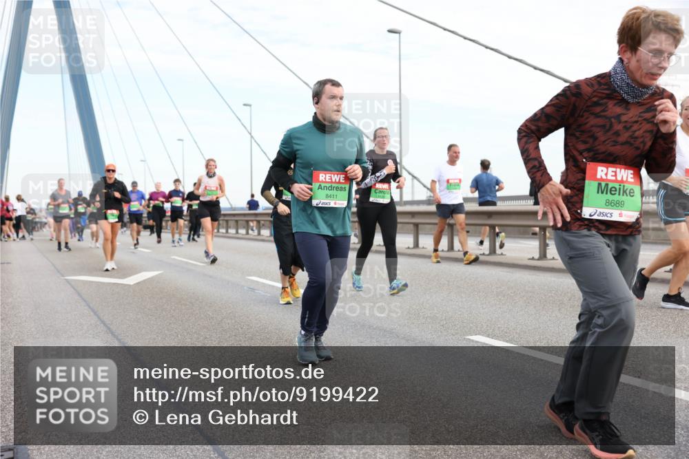 03.10.2025 - Köhlbrandbrückenlauf Lena Gebhardt http://msf.ph/oto/9199422 03.10.2025 15:38:38 Position 1 8411, 8130, 8689 meine-sportfotos.de
