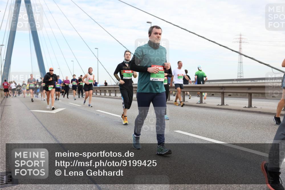 03.10.2025 - Köhlbrandbrückenlauf Lena Gebhardt http://msf.ph/oto/9199425 03.10.2025 15:38:39 Position 1 8131, 8411 meine-sportfotos.de