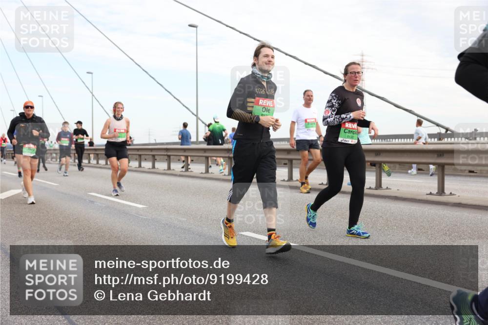 03.10.2025 - Köhlbrandbrückenlauf Lena Gebhardt http://msf.ph/oto/9199428 03.10.2025 15:38:40 Position 1 810, 8130 meine-sportfotos.de