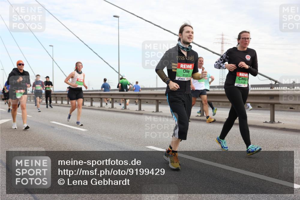 03.10.2025 - Köhlbrandbrückenlauf Lena Gebhardt http://msf.ph/oto/9199429 03.10.2025 15:38:40 Position 1 8131, 8130 meine-sportfotos.de
