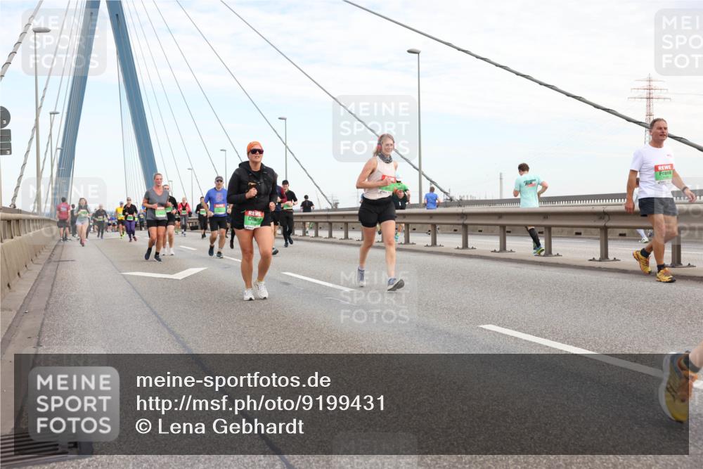 03.10.2025 - Köhlbrandbrückenlauf Lena Gebhardt http://msf.ph/oto/9199431 03.10.2025 15:38:41 Position 1  meine-sportfotos.de