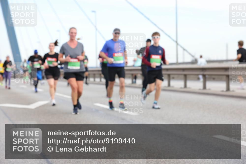 03.10.2025 - Köhlbrandbrückenlauf Lena Gebhardt http://msf.ph/oto/9199440 03.10.2025 15:38:44 Position 1  meine-sportfotos.de