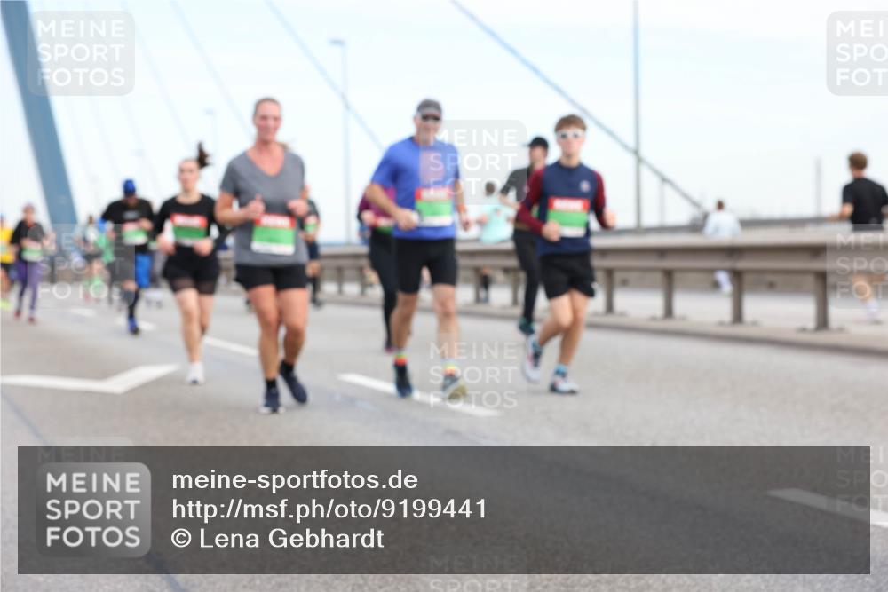 03.10.2025 - Köhlbrandbrückenlauf Lena Gebhardt http://msf.ph/oto/9199441 03.10.2025 15:38:44 Position 1  meine-sportfotos.de