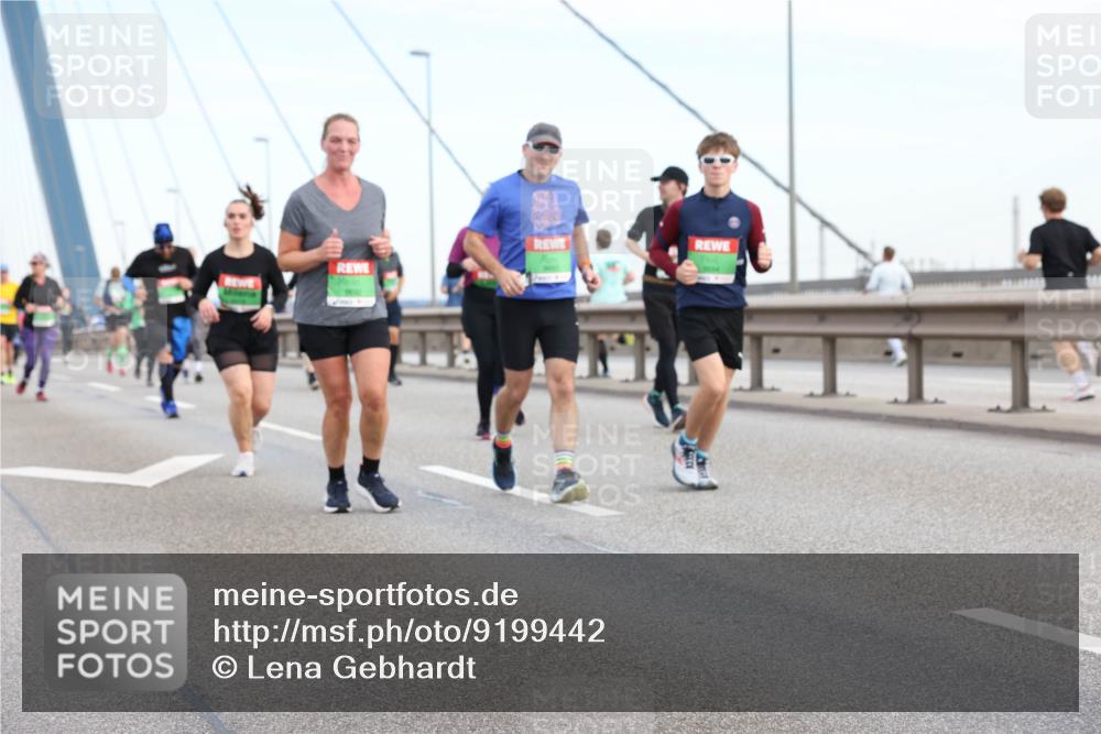 03.10.2025 - Köhlbrandbrückenlauf Lena Gebhardt http://msf.ph/oto/9199442 03.10.2025 15:38:44 Position 1  meine-sportfotos.de