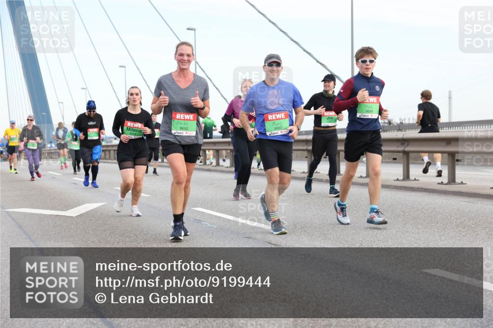 03.10.2025 - Köhlbrandbrückenlauf Lena Gebhardt http://msf.ph/oto/9199444 03.10.2025 15:38:44 Position 1 9692, 9693, 8418, 9694 meine-sportfotos.de