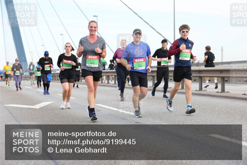 03.10.2025 - Köhlbrandbrückenlauf Lena Gebhardt http://msf.ph/oto/9199445 03.10.2025 15:38:44 Position 1 9694, 9692, 8418, 9693 meine-sportfotos.de