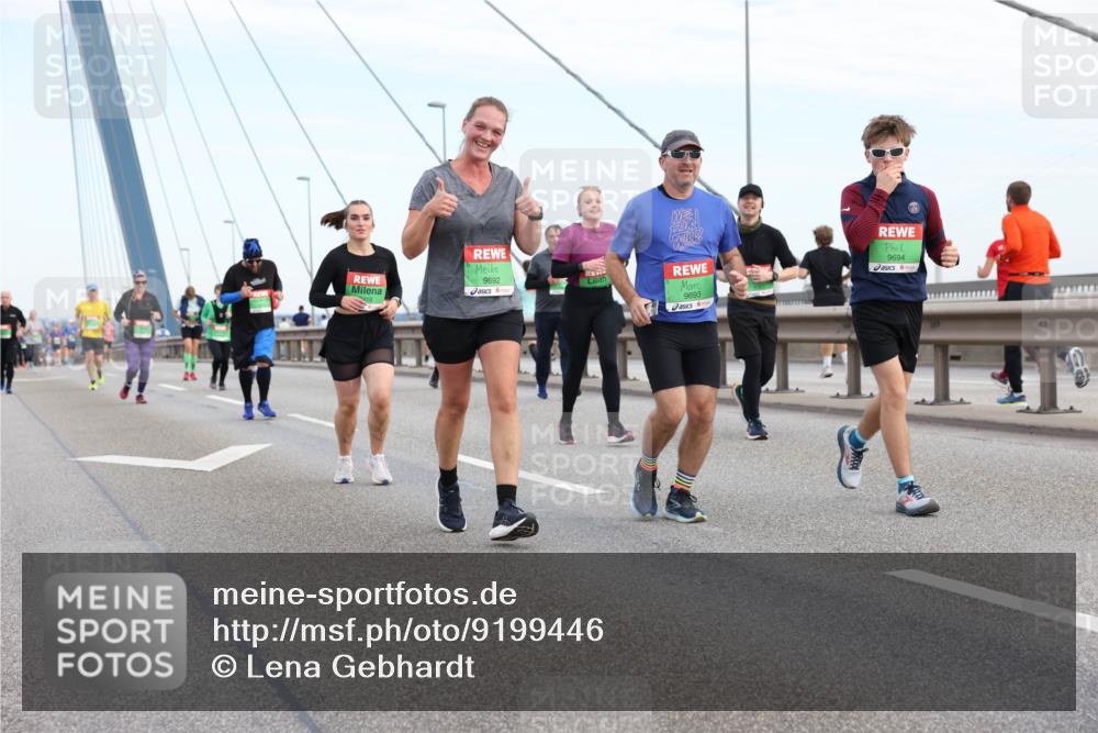 03.10.2025 - Köhlbrandbrückenlauf Lena Gebhardt http://msf.ph/oto/9199446 03.10.2025 15:38:45 Position 1 9692, 9693, 9694 meine-sportfotos.de