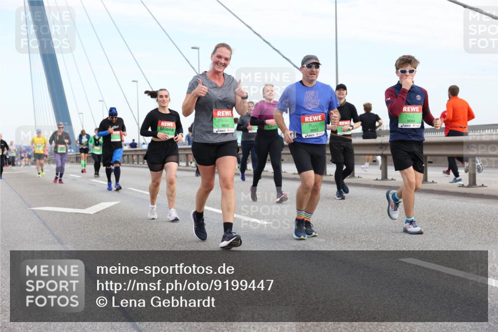 03.10.2025 - Köhlbrandbrückenlauf Lena Gebhardt http://msf.ph/oto/9199447 03.10.2025 15:38:45 Position 1 9692, 9693, 9694 meine-sportfotos.de
