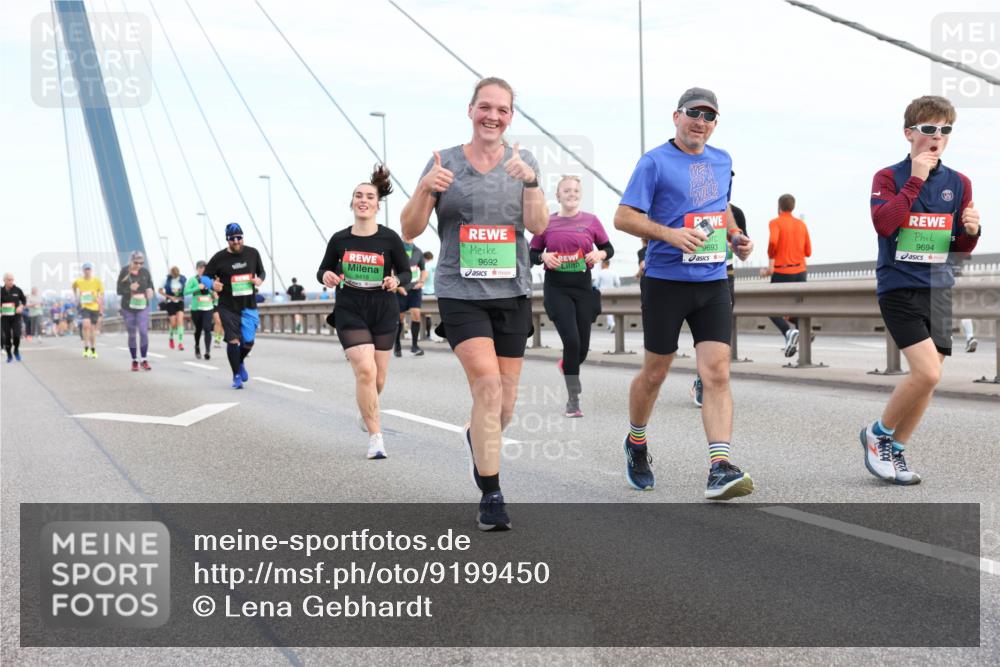 03.10.2025 - Köhlbrandbrückenlauf Lena Gebhardt http://msf.ph/oto/9199450 03.10.2025 15:38:45 Position 1 9692, 8418, 9693, 9694 meine-sportfotos.de