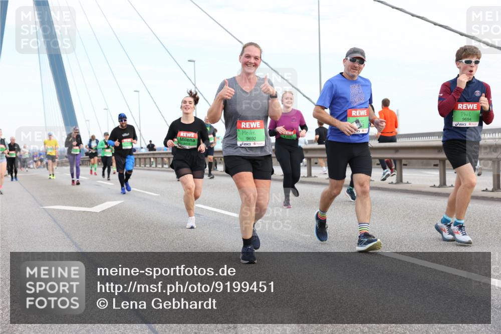03.10.2025 - Köhlbrandbrückenlauf Lena Gebhardt http://msf.ph/oto/9199451 03.10.2025 15:38:45 Position 1 8418, 9692, 9694 meine-sportfotos.de