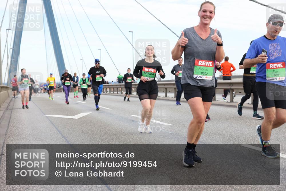 03.10.2025 - Köhlbrandbrückenlauf Lena Gebhardt http://msf.ph/oto/9199454 03.10.2025 15:38:46 Position 1 8418, 9692, 9693 meine-sportfotos.de