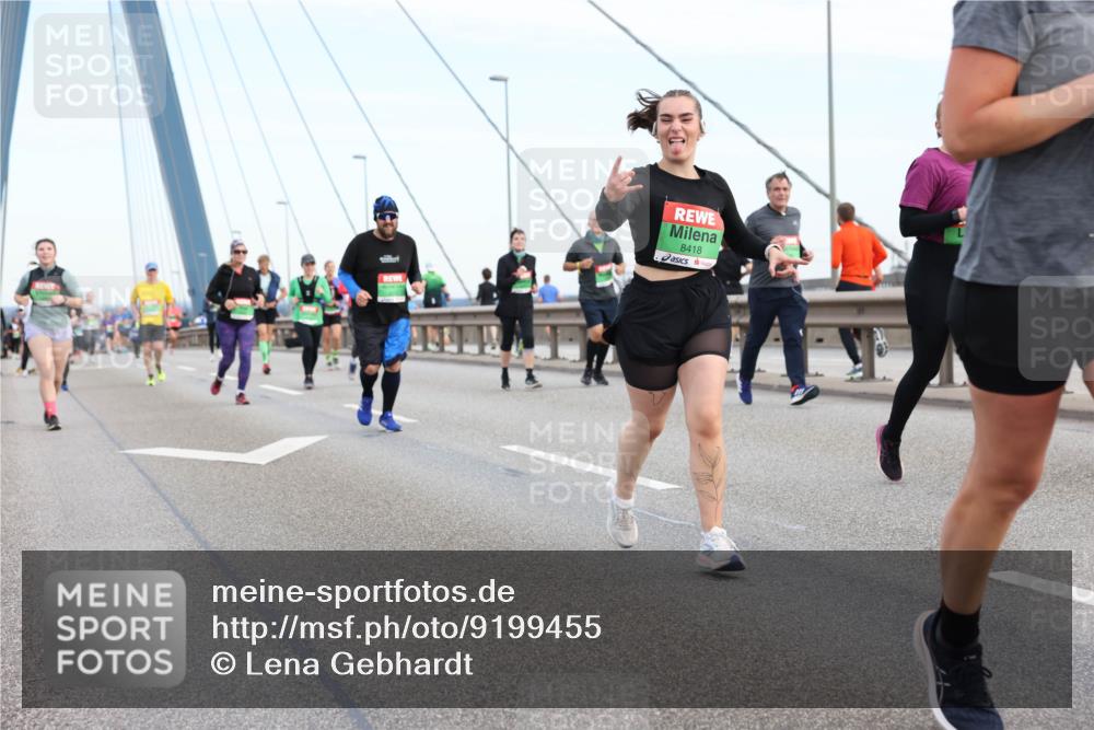 03.10.2025 - Köhlbrandbrückenlauf Lena Gebhardt http://msf.ph/oto/9199455 03.10.2025 15:38:46 Position 1 8418 meine-sportfotos.de