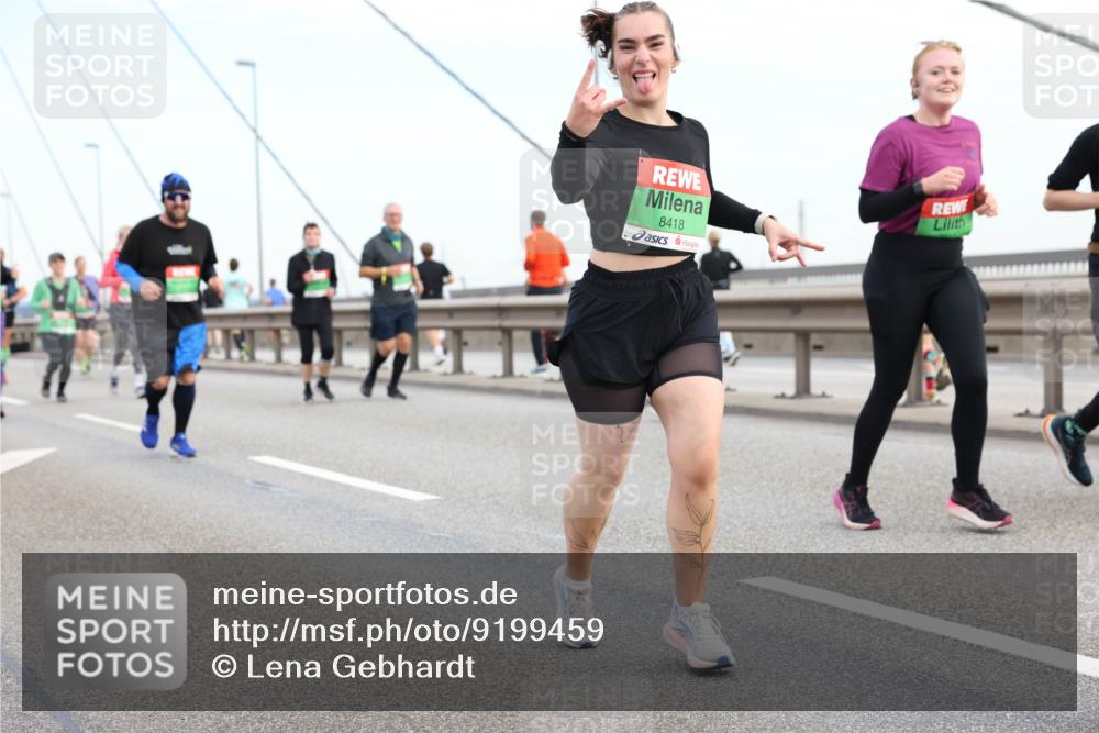 03.10.2025 - Köhlbrandbrückenlauf Lena Gebhardt http://msf.ph/oto/9199459 03.10.2025 15:38:47 Position 1 8418 meine-sportfotos.de