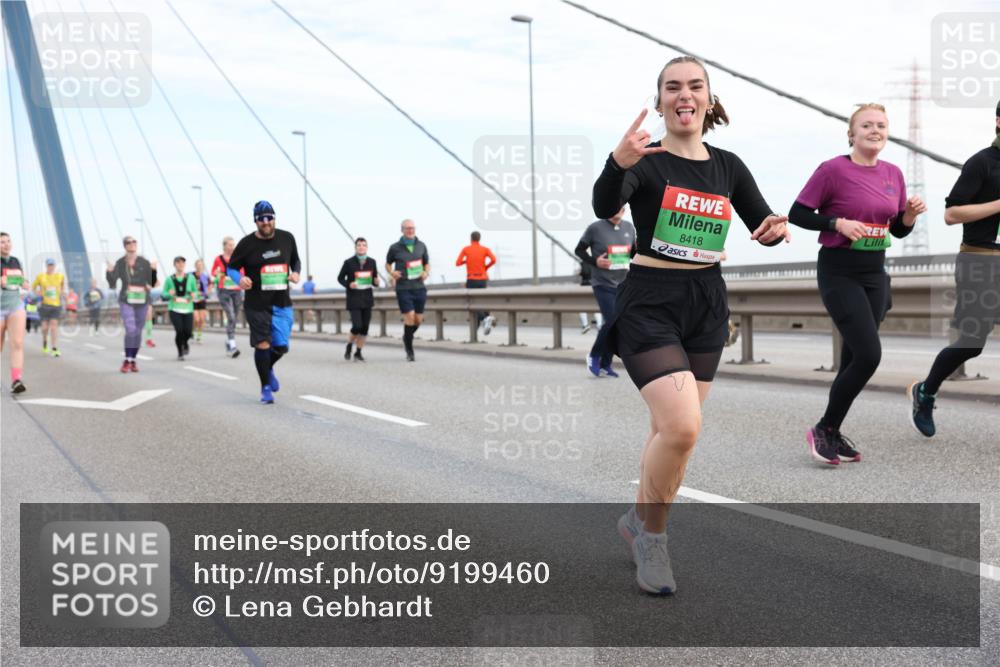 03.10.2025 - Köhlbrandbrückenlauf Lena Gebhardt http://msf.ph/oto/9199460 03.10.2025 15:38:47 Position 1 8418 meine-sportfotos.de
