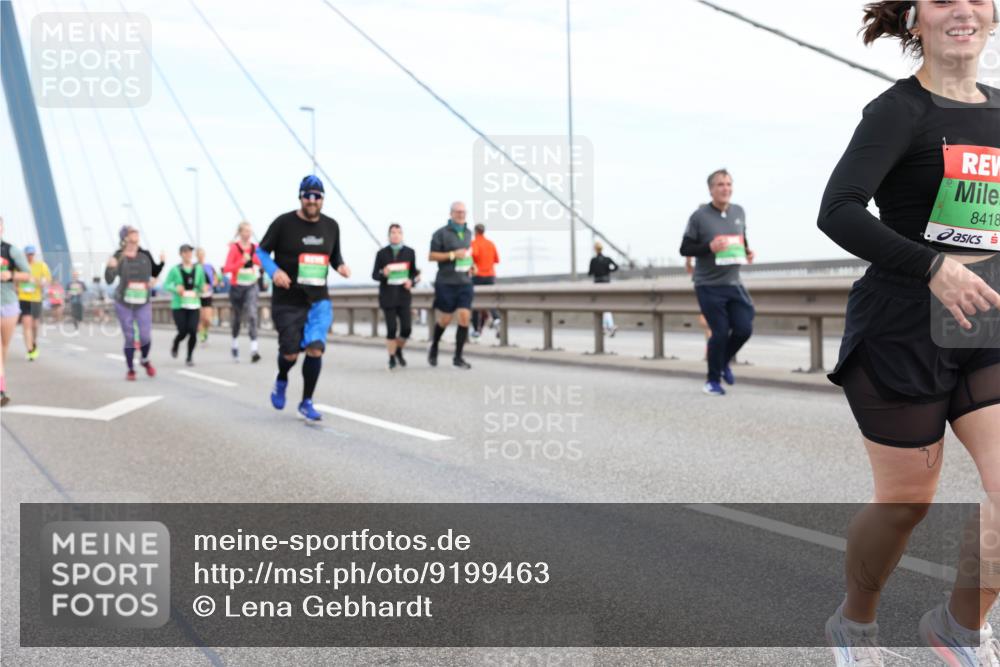 03.10.2025 - Köhlbrandbrückenlauf Lena Gebhardt http://msf.ph/oto/9199463 03.10.2025 15:38:48 Position 1 8418 meine-sportfotos.de