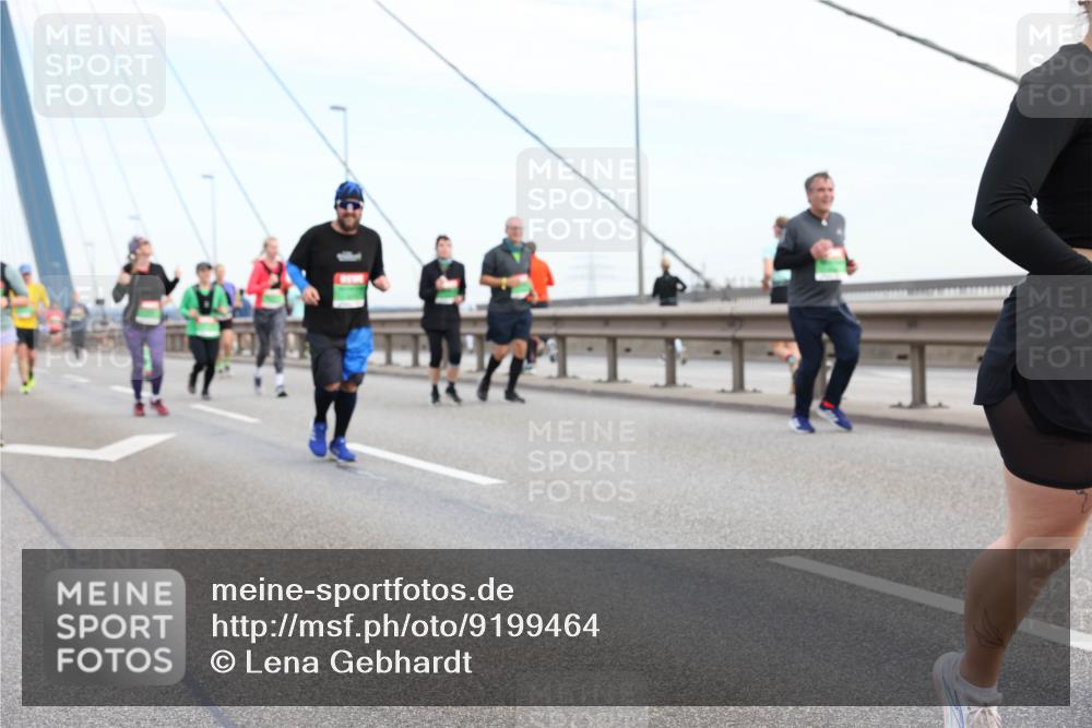 03.10.2025 - Köhlbrandbrückenlauf Lena Gebhardt http://msf.ph/oto/9199464 03.10.2025 15:38:48 Position 1  meine-sportfotos.de