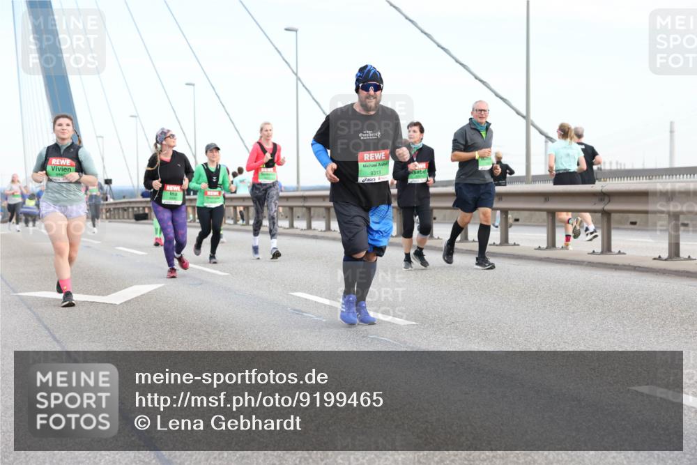 03.10.2025 - Köhlbrandbrückenlauf Lena Gebhardt http://msf.ph/oto/9199465 03.10.2025 15:38:48 Position 1 9313 meine-sportfotos.de