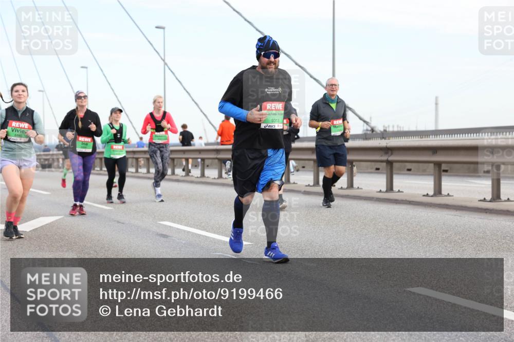 03.10.2025 - Köhlbrandbrückenlauf Lena Gebhardt http://msf.ph/oto/9199466 03.10.2025 15:38:49 Position 1 8840, 87, 9313 meine-sportfotos.de