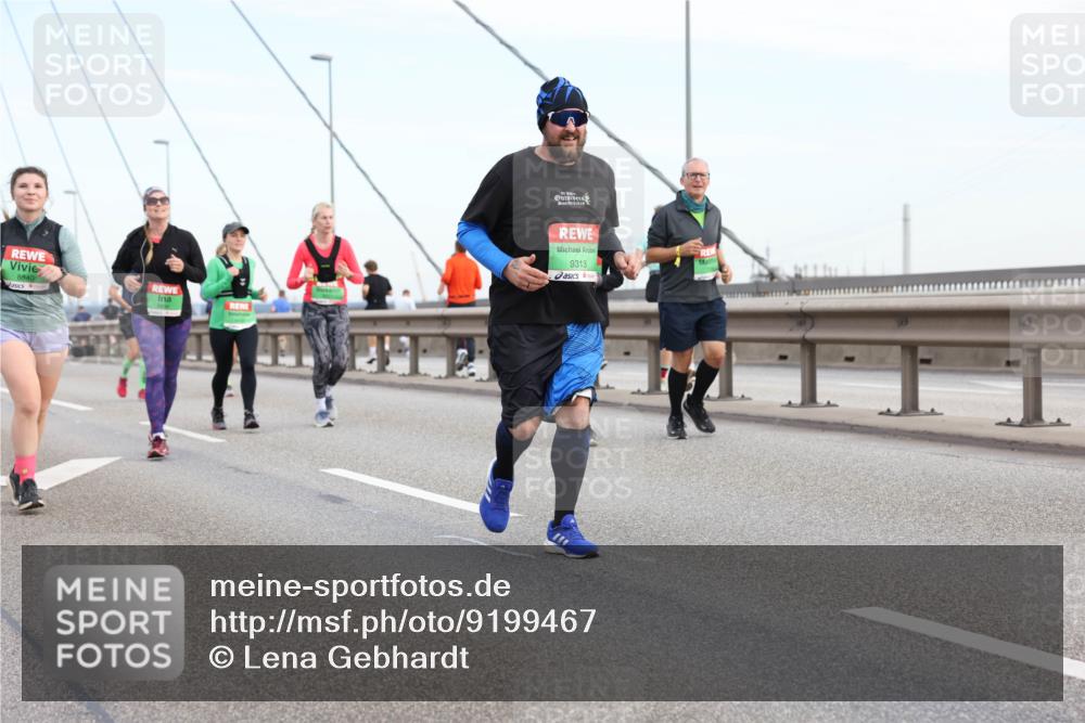 03.10.2025 - Köhlbrandbrückenlauf Lena Gebhardt http://msf.ph/oto/9199467 03.10.2025 15:38:49 Position 1 8840, 9313 meine-sportfotos.de