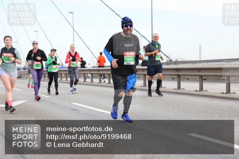03.10.2025 - Köhlbrandbrückenlauf Lena Gebhardt http://msf.ph/oto/9199468 03.10.2025 15:38:49 Position 1 8840, 2, 9313 meine-sportfotos.de