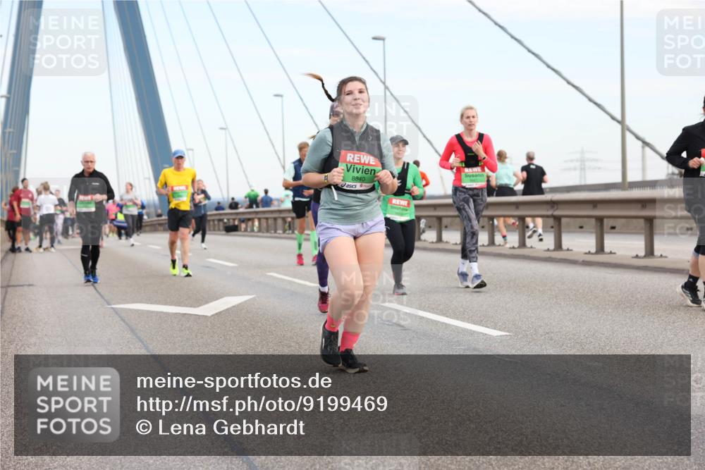 03.10.2025 - Köhlbrandbrückenlauf Lena Gebhardt http://msf.ph/oto/9199469 03.10.2025 15:38:50 Position 1 8840 meine-sportfotos.de