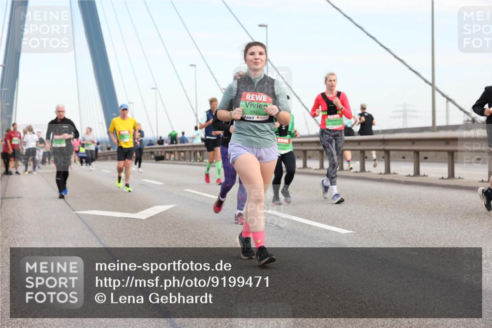 03.10.2025 - Köhlbrandbrückenlauf Lena Gebhardt http://msf.ph/oto/9199471 03.10.2025 15:38:50 Position 1 8840 meine-sportfotos.de