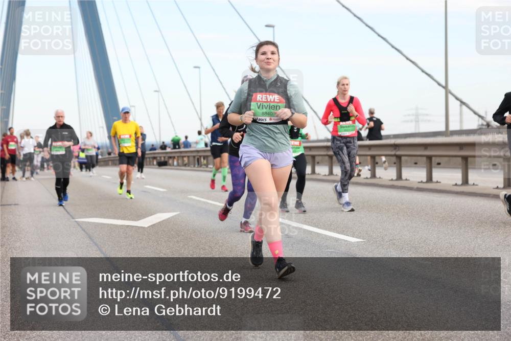 03.10.2025 - Köhlbrandbrückenlauf Lena Gebhardt http://msf.ph/oto/9199472 03.10.2025 15:38:50 Position 1 8840 meine-sportfotos.de