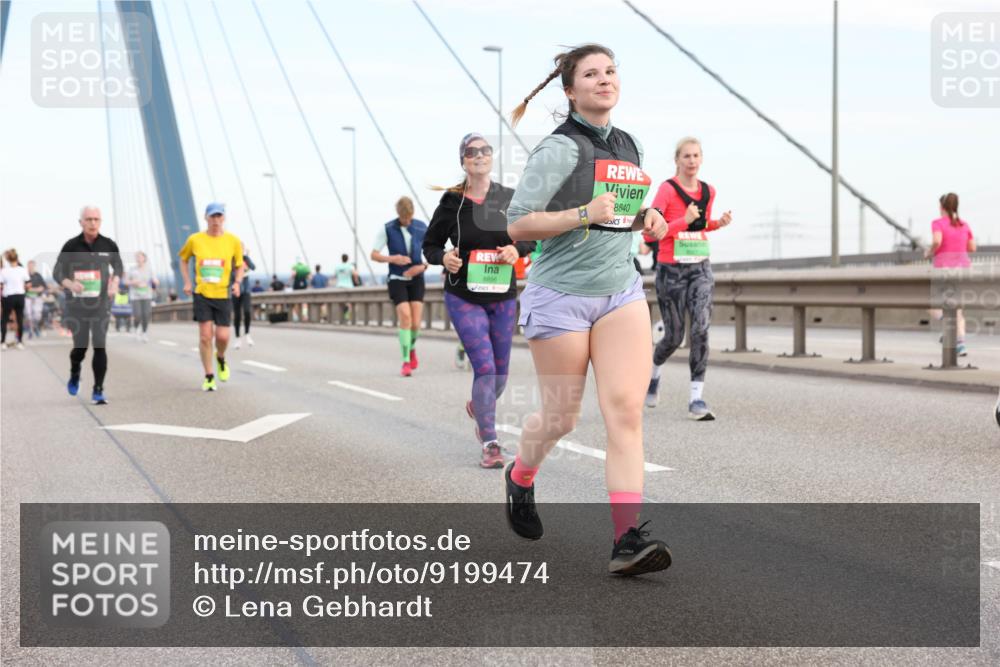 03.10.2025 - Köhlbrandbrückenlauf Lena Gebhardt http://msf.ph/oto/9199474 03.10.2025 15:38:51 Position 1 8896, 8840 meine-sportfotos.de