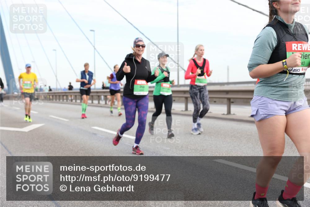 03.10.2025 - Köhlbrandbrückenlauf Lena Gebhardt http://msf.ph/oto/9199477 03.10.2025 15:38:52 Position 1 40 meine-sportfotos.de