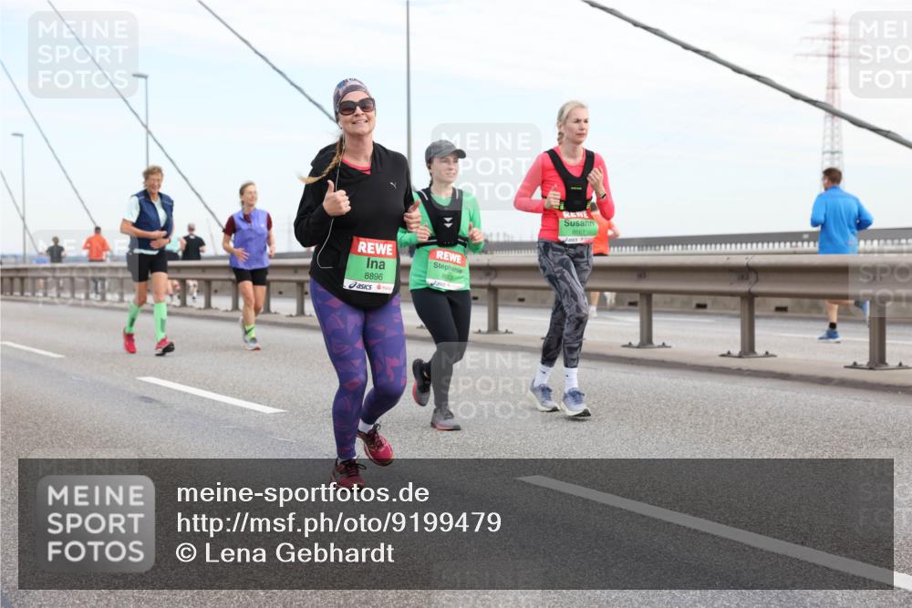 03.10.2025 - Köhlbrandbrückenlauf Lena Gebhardt http://msf.ph/oto/9199479 03.10.2025 15:38:52 Position 1 8896, 8653, 8661 meine-sportfotos.de