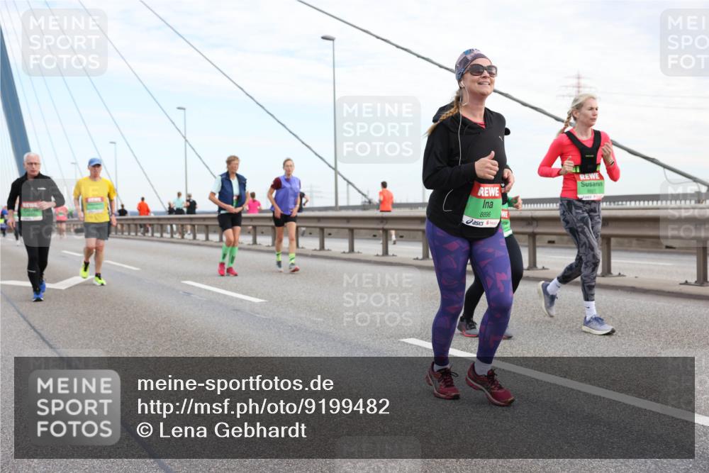 03.10.2025 - Köhlbrandbrückenlauf Lena Gebhardt http://msf.ph/oto/9199482 03.10.2025 15:38:53 Position 1 8896, 8661 meine-sportfotos.de