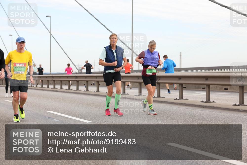 03.10.2025 - Köhlbrandbrückenlauf Lena Gebhardt http://msf.ph/oto/9199483 03.10.2025 15:38:54 Position 1 8180, 929 meine-sportfotos.de