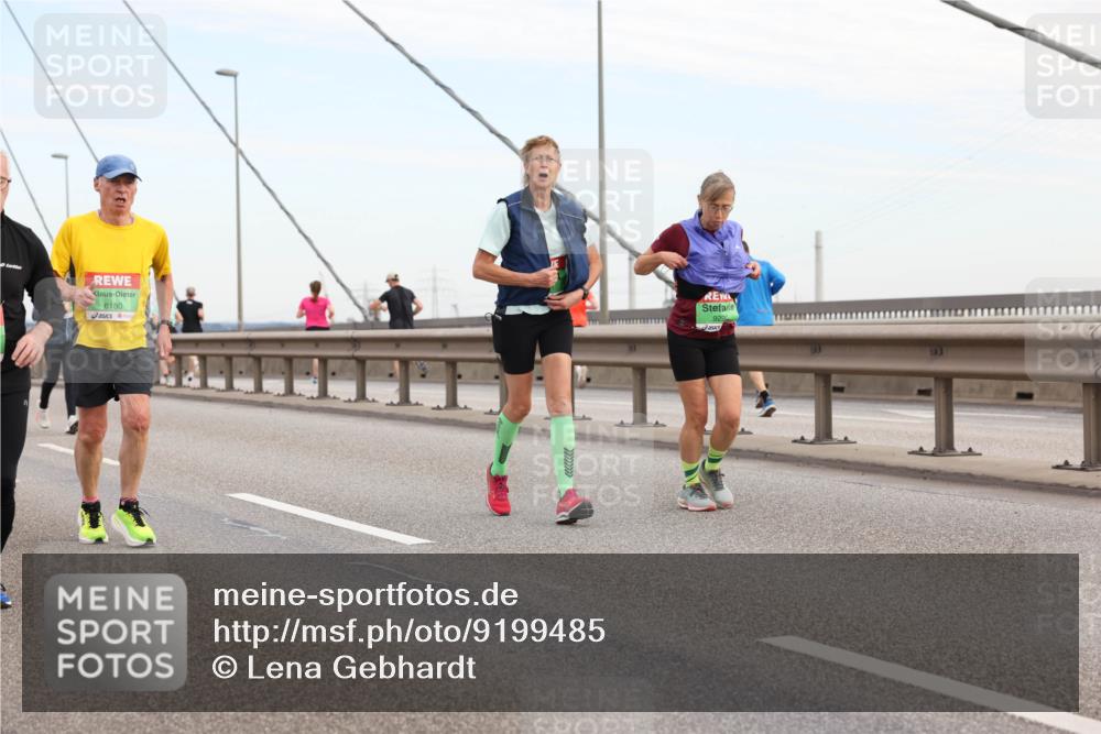 03.10.2025 - Köhlbrandbrückenlauf Lena Gebhardt http://msf.ph/oto/9199485 03.10.2025 15:38:54 Position 1 8180 meine-sportfotos.de