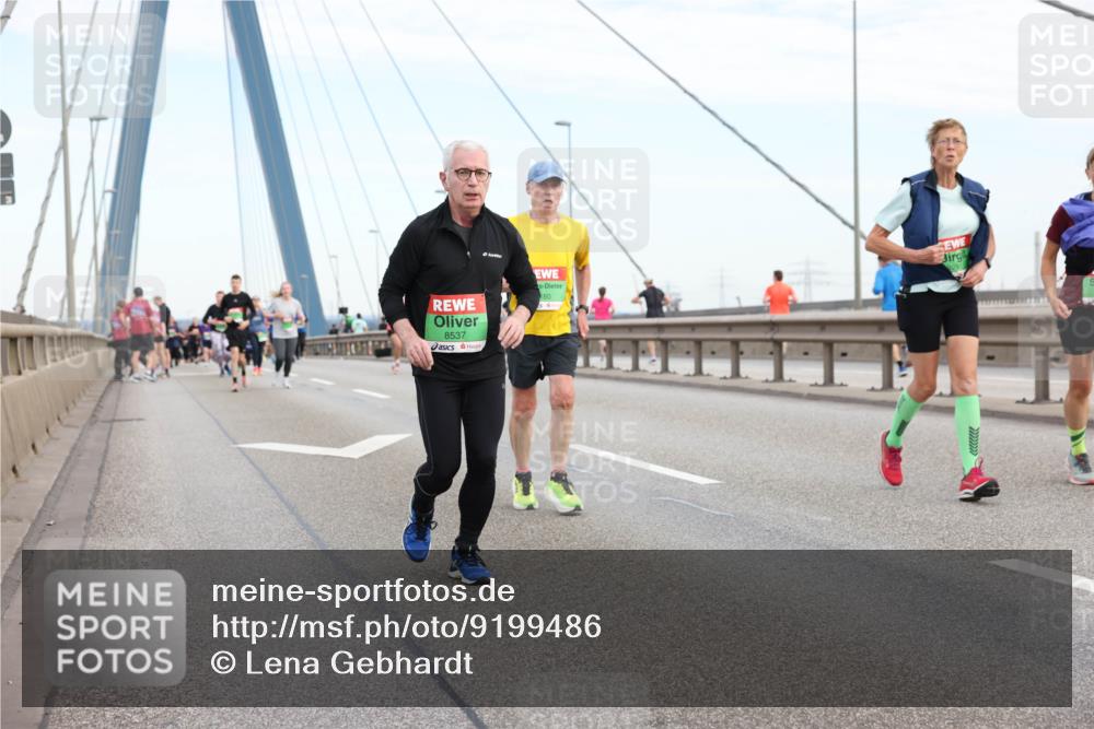 03.10.2025 - Köhlbrandbrückenlauf Lena Gebhardt http://msf.ph/oto/9199486 03.10.2025 15:38:55 Position 1 8537, 80 meine-sportfotos.de